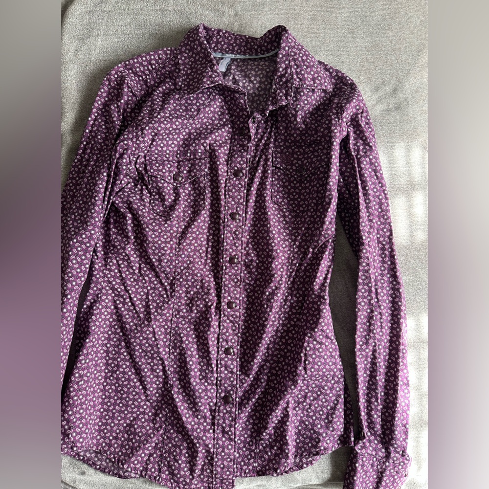 CINCH - Women’s button down 💜💜